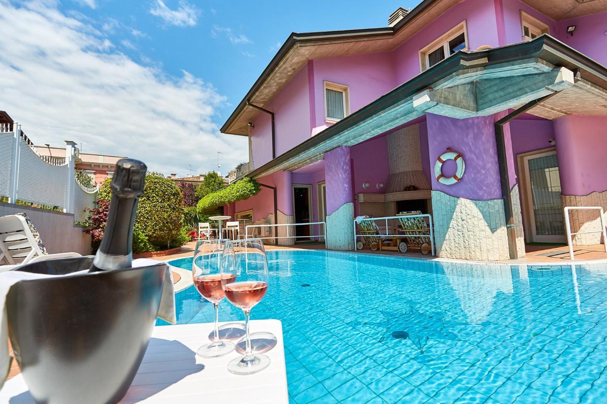 Luxury Azzurra Con Piscina E Terrazze Vista Desenzano del Garda
