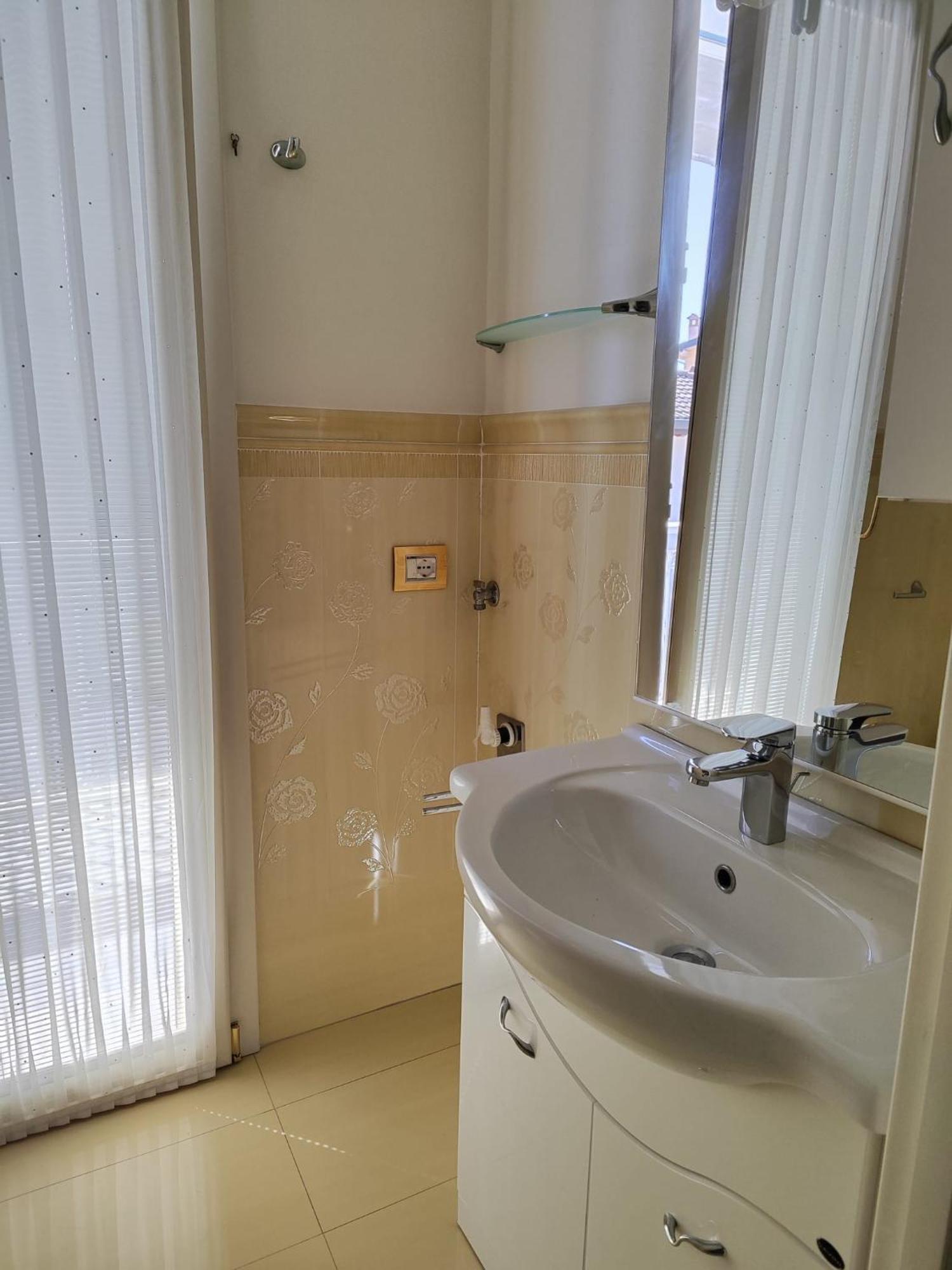 Luxury Azzurra Con Piscina E Terrazze Vista * Desenzano del Garda