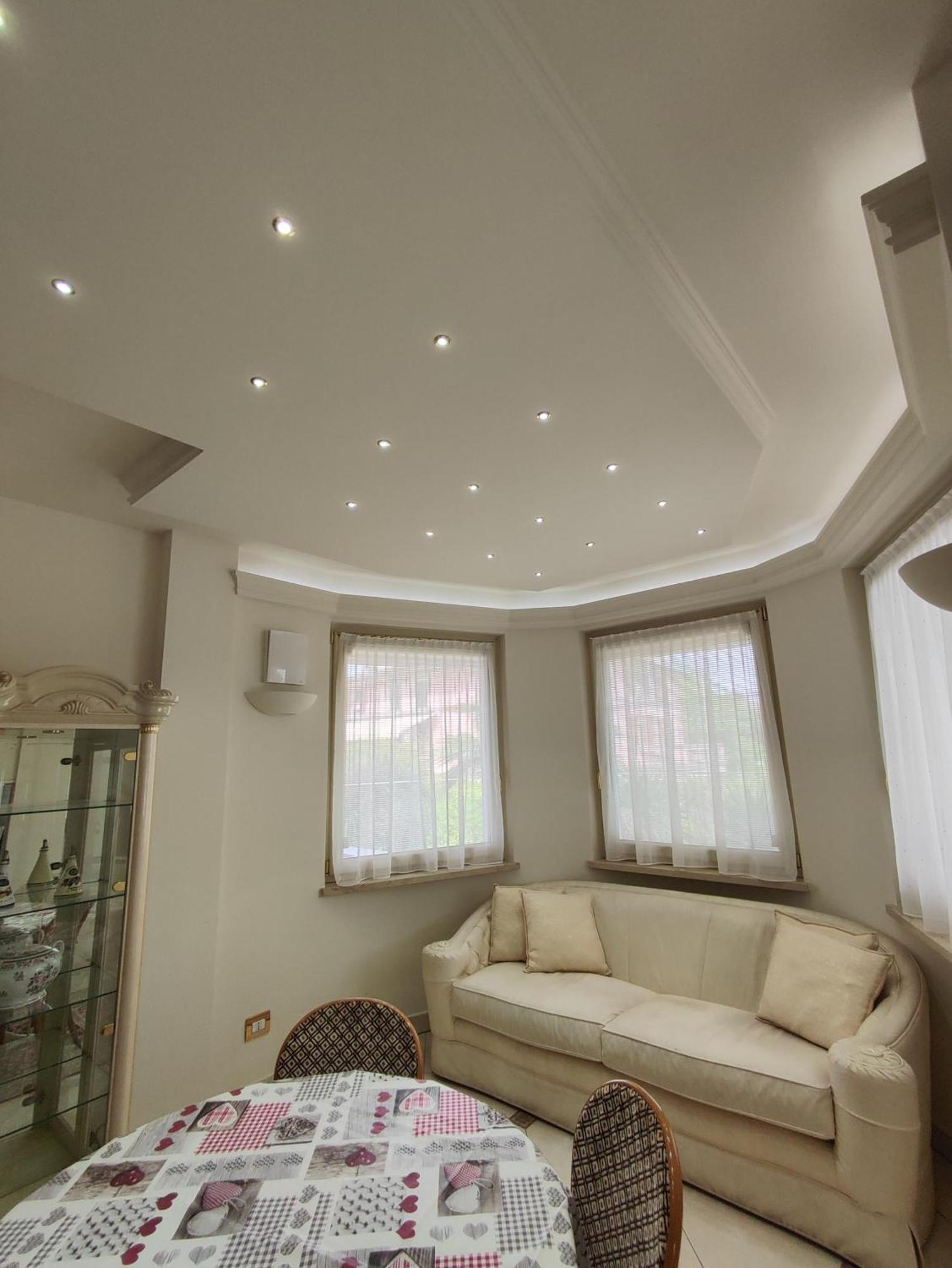 Luxury Azzurra Con Piscina E Terrazze Vista Desenzano del Garda