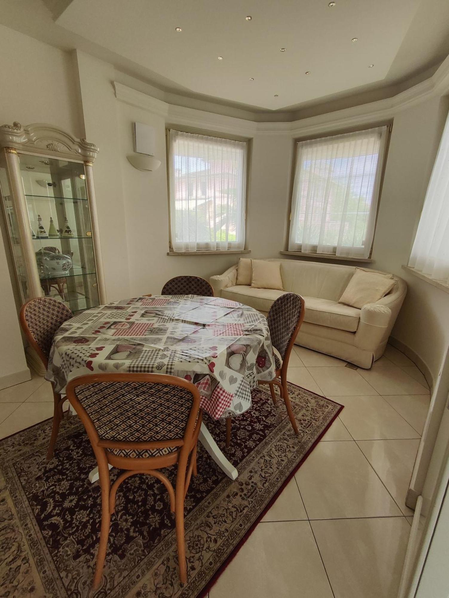 Luxury Azzurra Con Piscina E Terrazze Vista Desenzano del Garda