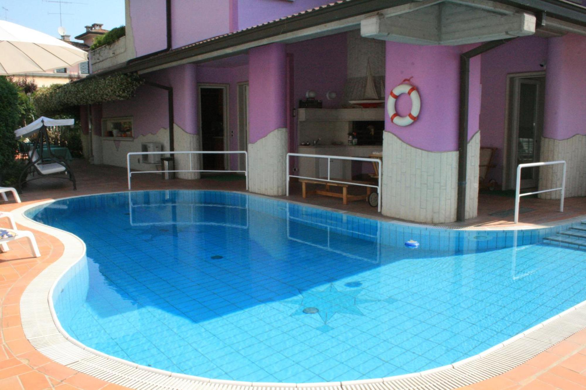 Luxury Azzurra Con Piscina E Terrazze Vista Desenzano del Garda